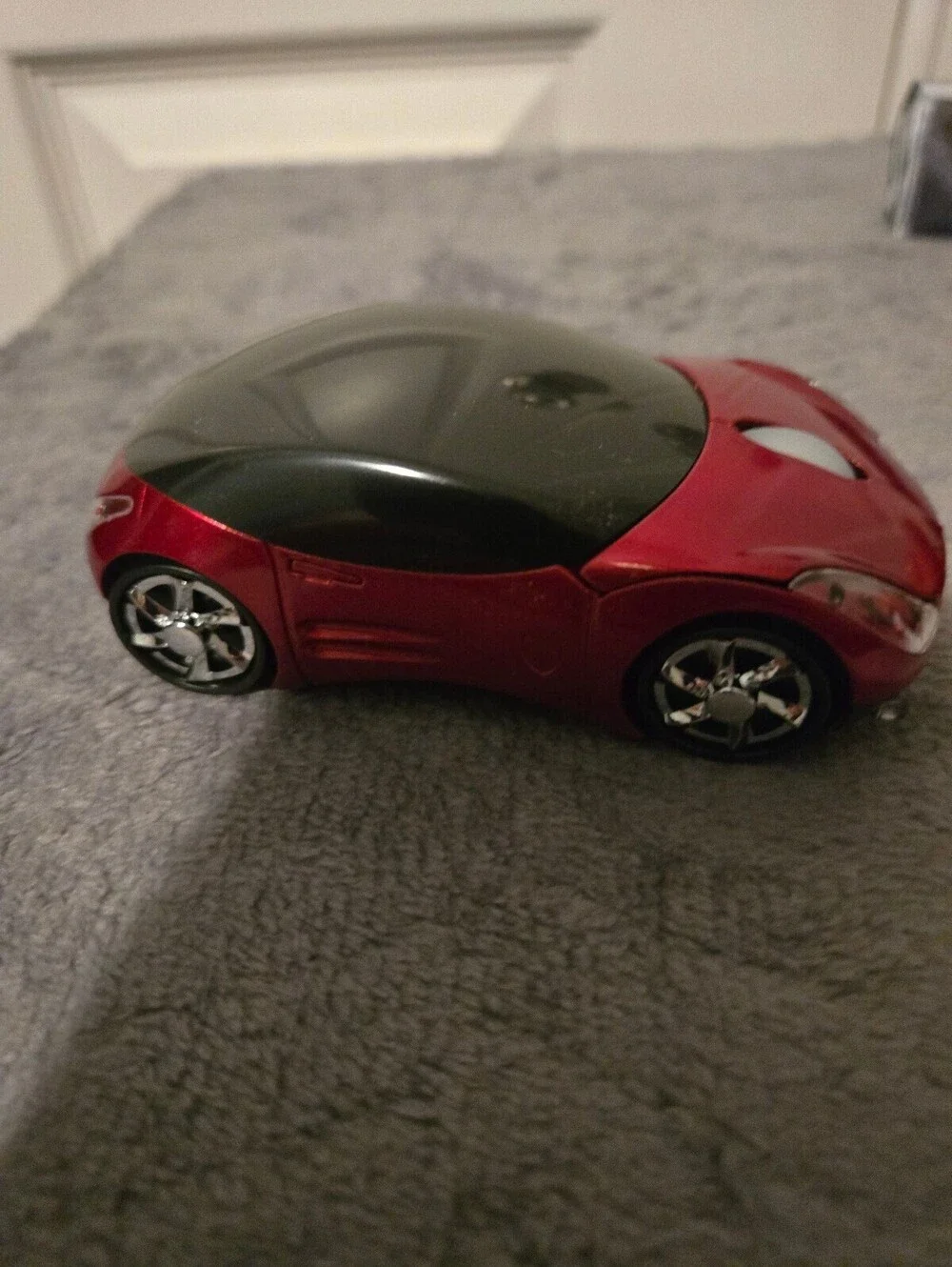Red and Black Sports Car Wireless Computer Mouse with Chrome Wheels Design nib